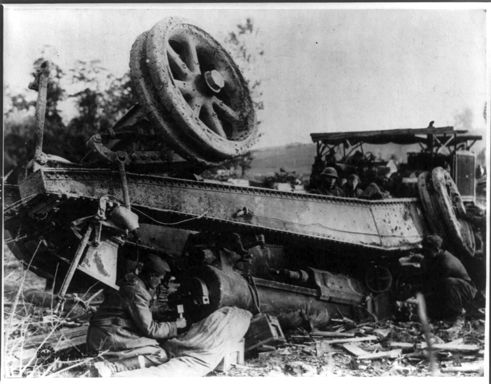 American artillery crew trying to salvage overturned heavy gun, WWI LCCN2003675909