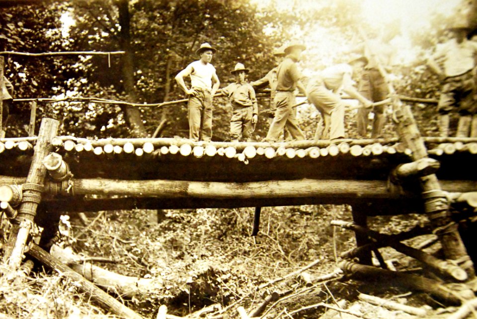 American Expeditionary Forces building bridge during WWI (30570526173)