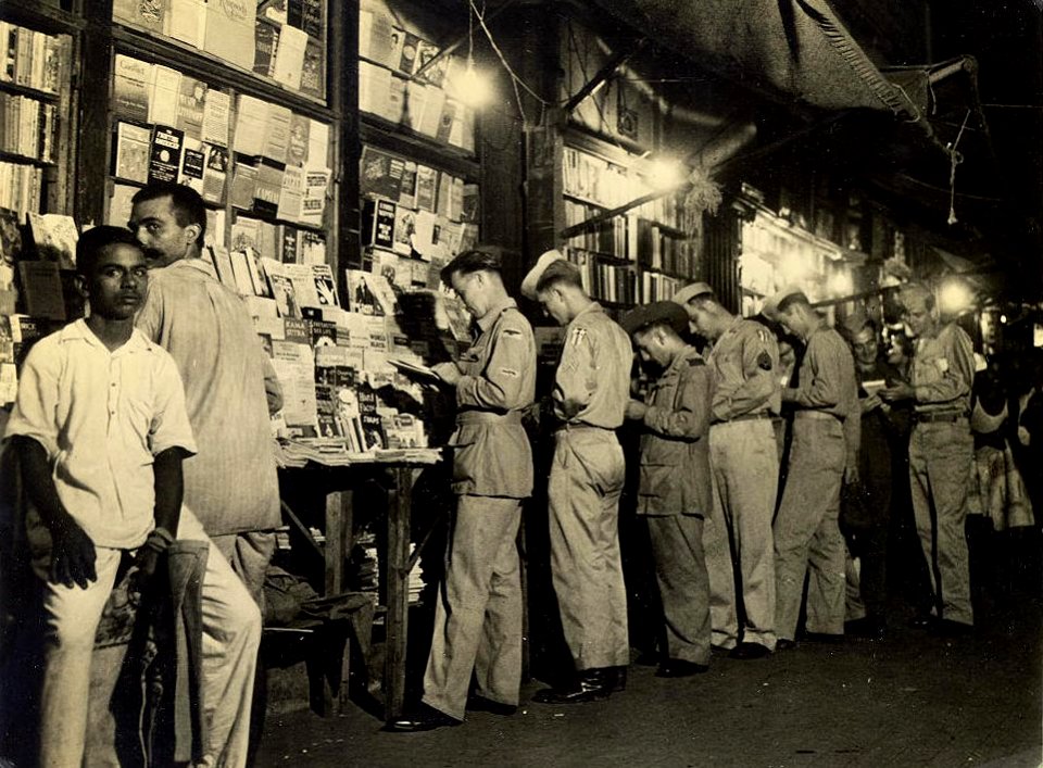 American GIs at a bookstall in Calcutta in 1945