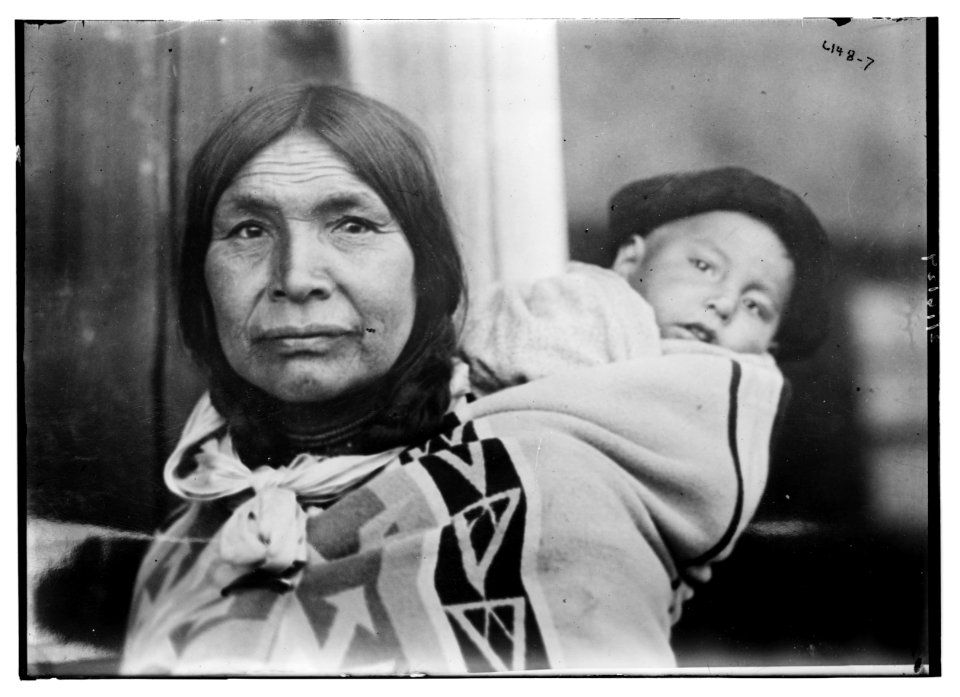 American Indian woman with child LCCN2014716961
