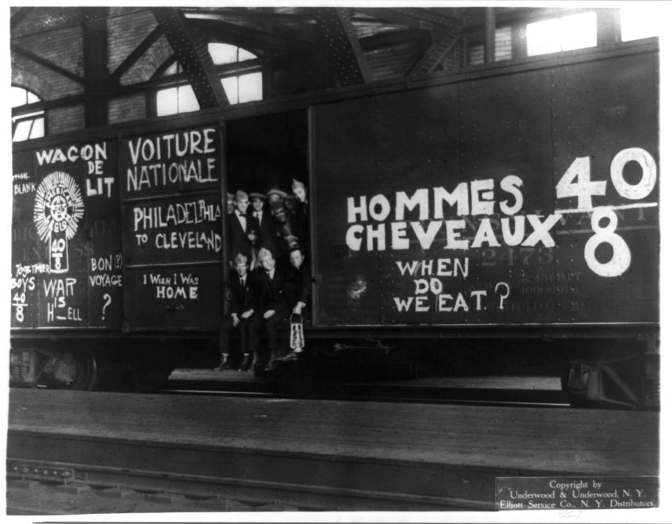 American Legion men travel in box cars LCCN92501229