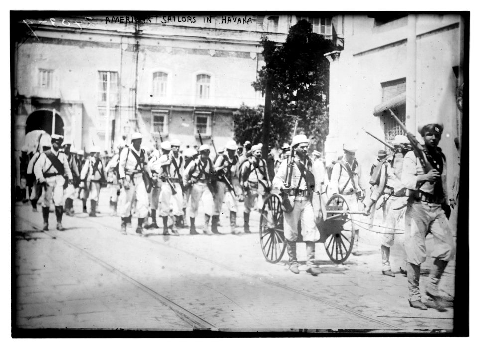 American Sailors in Havana LCCN2014690417