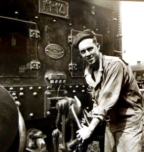 American soldier working as a brakeman on a German-made engine, Iran WWII (24767913989)