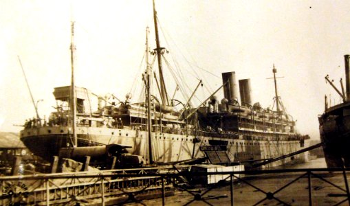 American transport ship entering the harbor at Saint-Nazaire, France May 31, 1918 (28294615526) photo