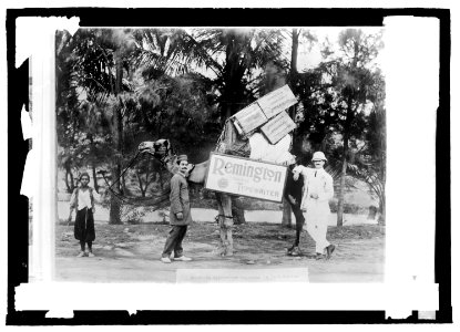 American typewriter salesman in Beluchistan LCCN2016821669