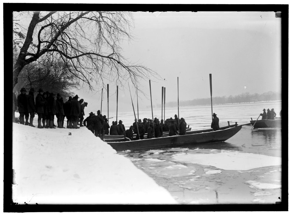 AMERICAN UNIVERSITY TRAINING CAMP. ENGINEERS FROM TRAINING CAMP ON POTOMAC LCCN2016868779