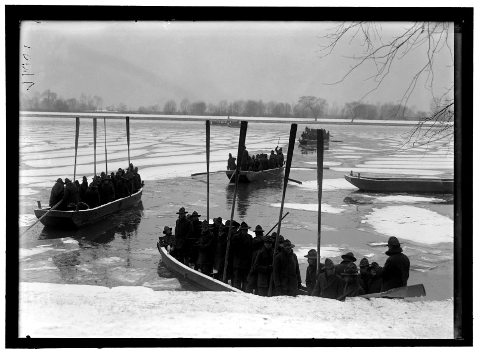 AMERICAN UNIVERSITY TRAINING CAMP. ENGINEERS FROM TRAINING CAMP ON POTOMAC LCCN2016868774