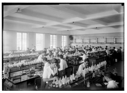 American University. Beirut, (A.U.B.). Class in chemistry bldg. (i.e., building) Gift of the Rockefeller Foundation LOC matpc.02842