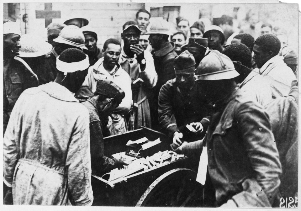 American wounded in France. American Red Cross workers distribute chocolate, cigarettes et cetera t . . . - NARA - 533572