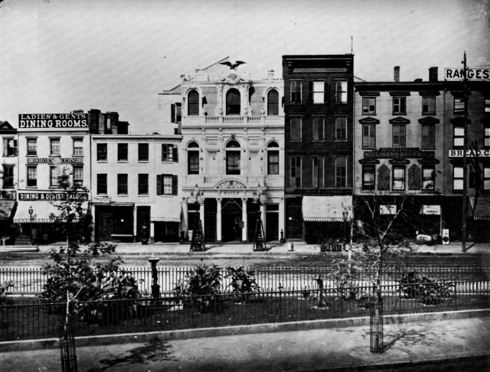 Amerikanischer Photograph um 1877 - Das Eagle Theater (Zeno Fotografie)
