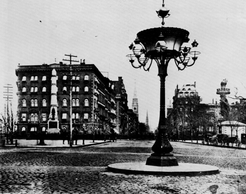 Amerikanischer Photograph um 1876 - Der Arm der Freiheitsstatue am Madison Platz (Zeno Fotografie)