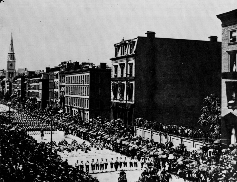 Amerikanischer Photograph um 1885 - Um Präsident Grant Trauernde (Zeno Fotografie)