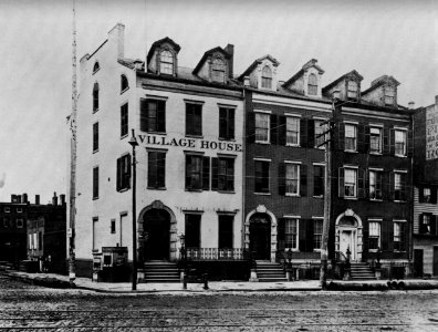 Amerikanischer Photograph um 1885 - Hudson Street bei der Bank Street (Zeno Fotografie)