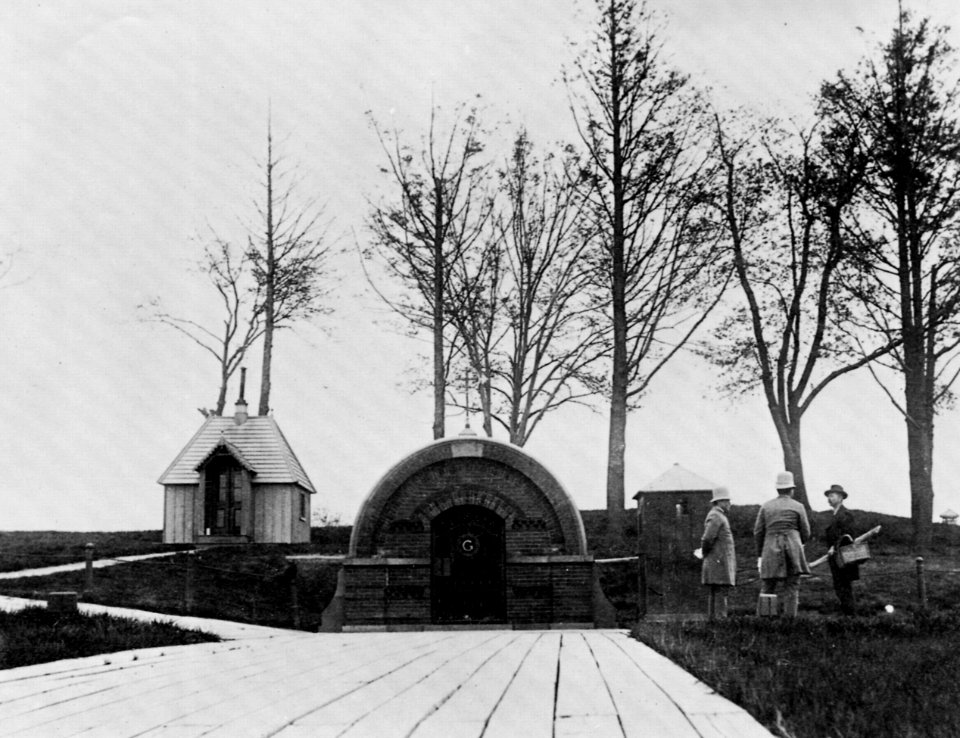 Amerikanischer Photograph um 1890 - Grants zeitweiliges Grab (Zeno Fotografie)