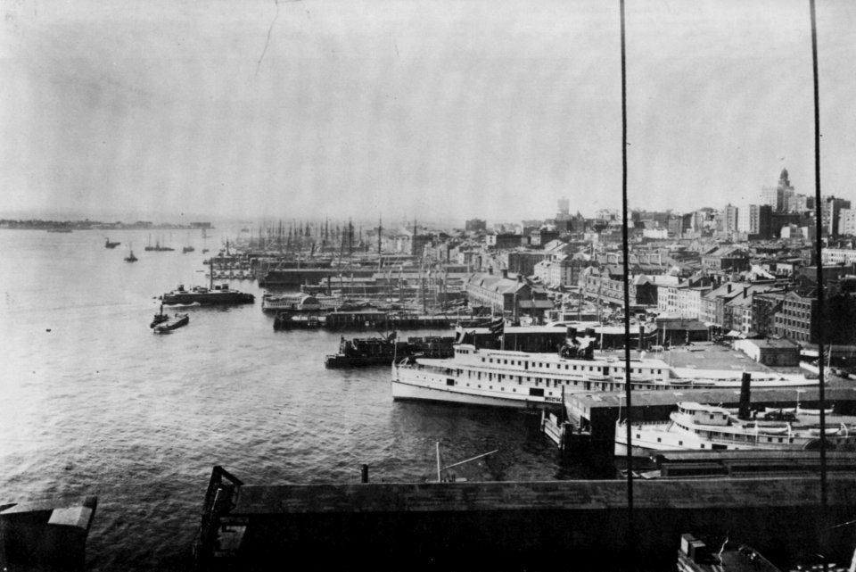 Amerikanischer Photograph um 1894 - Von der Brooklyn Bridge (Zeno Fotografie)