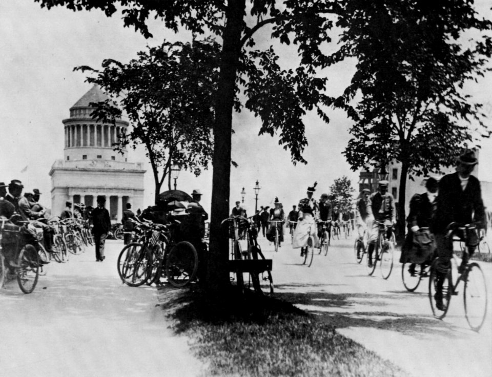 Amerikanischer Photograph um 1897 - Fahrradfahrer am Riverside Drive (Zeno Fotografie)