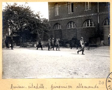Amiens citadelle. Prisonniers allemands - Fonds Berthelé - 49Fi1871-20