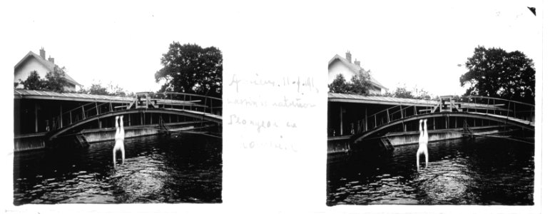 Amiens. 11-07-15. Bassin de natation. Plongeon de Tourbier - Fonds Berthelé - 49Fi933