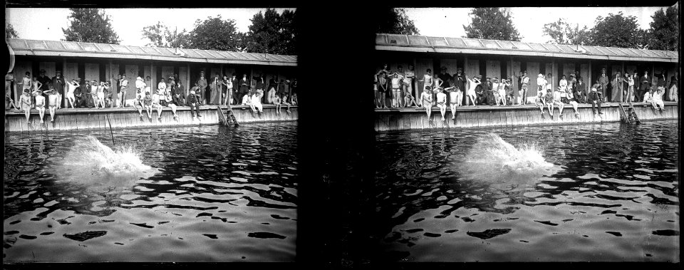 Amiens. 18-07-15. Bassin de natation. Plongeon Tourbier - Fonds Berthelé - 49Fi149
