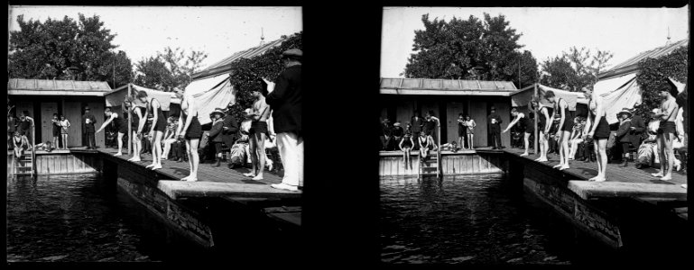 Amiens. 18-07-15. Bassin de natation. Départ des 100 m - Fonds Berthelé - 49Fi152