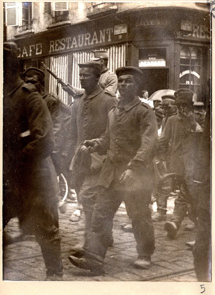 Amiens. 8.6.1915. Prisonniers allemands - Fonds Berthelé - 49Fi1874-5