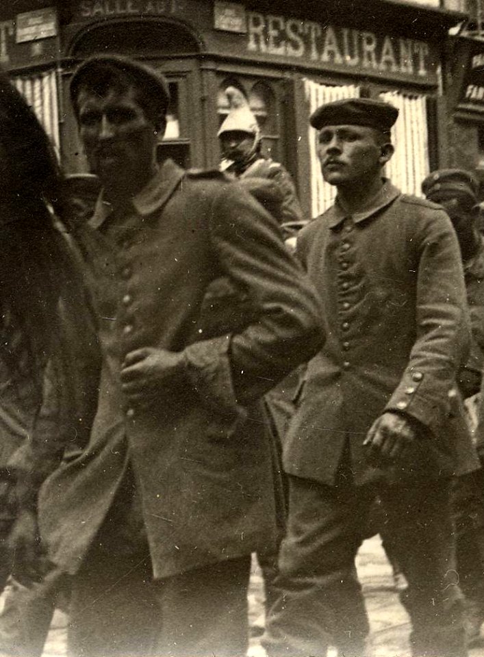 Amiens. 8.6.1915. Prisonniers allemands - Fonds Berthelé - 49Fi1895 (cropped)