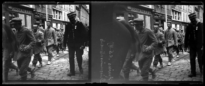 Amiens. 8.6.1915. Prisonniers allemands - Fonds Berthelé - 49Fi27