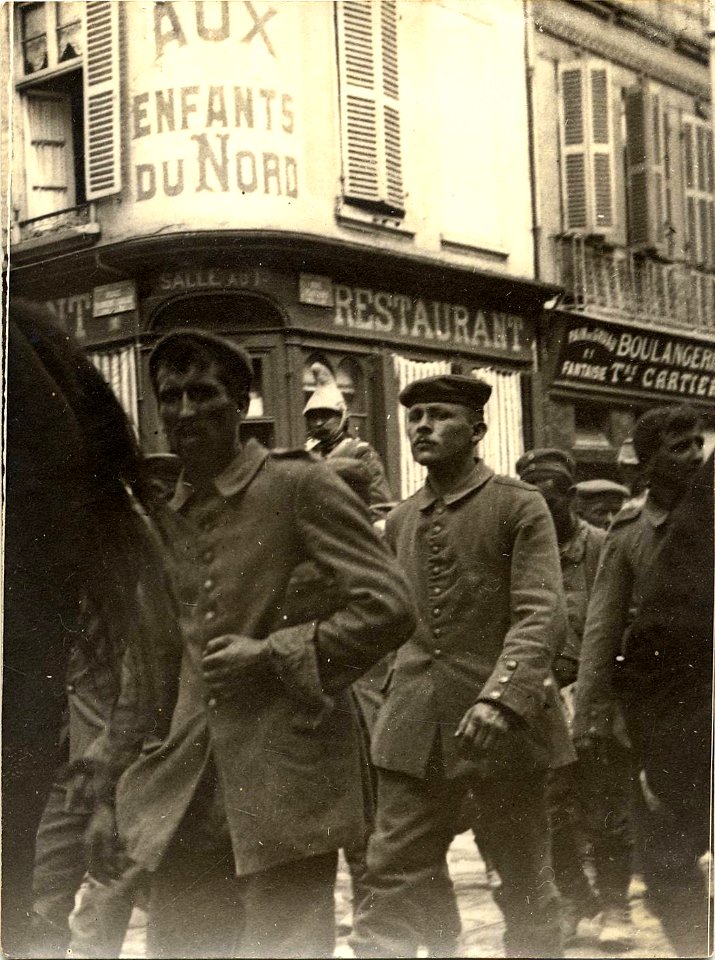 Amiens. 8.6.1915. Prisonniers allemands - Fonds Berthelé - 49Fi1895