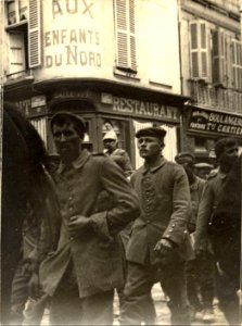 Amiens. 8.6.1915. Prisonniers allemands - Fonds Berthelé - 49Fi1895