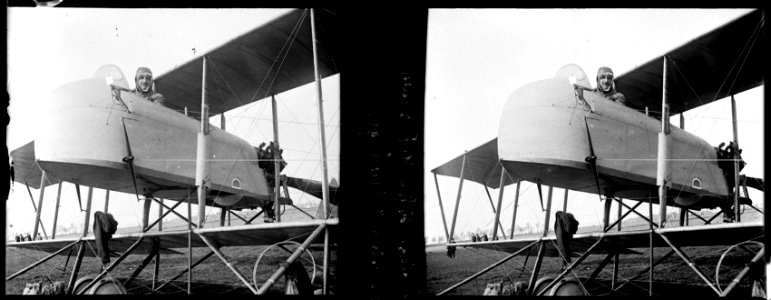 Amiens. Biplan M. Farman. L'aviateur P. Descoings - Fonds Berthelé - 49Fi259