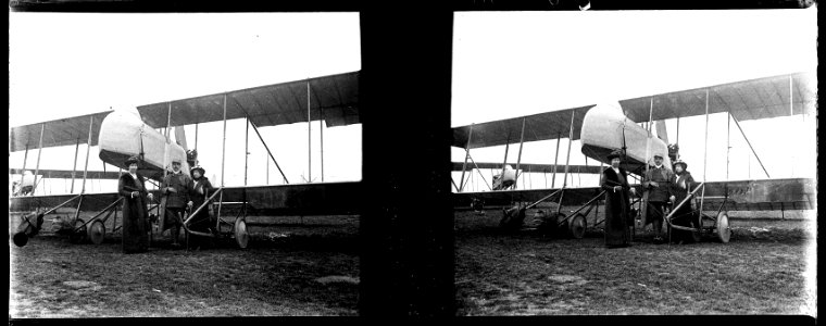 Amiens. biplan M. Farman. P. Descoings. M. et Mme Delagarde - Fonds Berthelé - 49Fi103