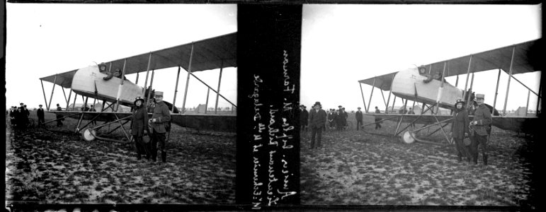 Amiens. Biplan M. Farman. Lieutenant Richard. M. Echernier et Mlle Delagarde - Fonds Berthelé - 49Fi273