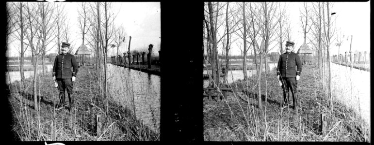 Amiens. Dans hortillonnage. M. Teissier - Fonds Berthelé - 49Fi244