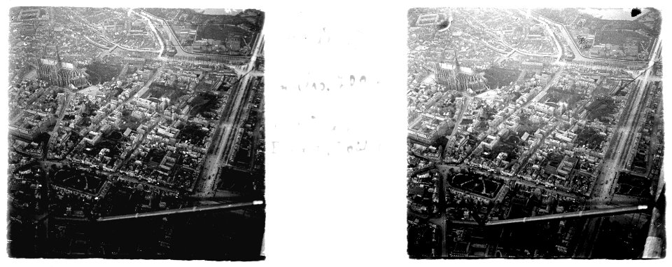 Amiens. En aéro 700m. Square R. Goblet. Cathédrale - Fonds Berthelé - 49Fi55