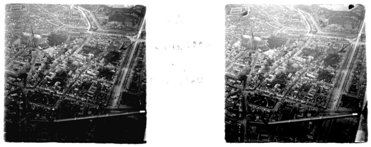 Amiens. En aéro 700m. Square R. Goblet. Cathédrale - Fonds Berthelé - 49Fi55