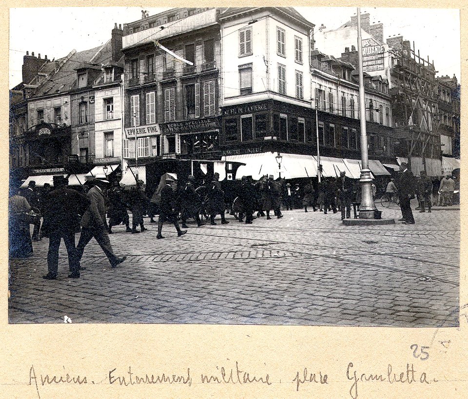Amiens. Enterrement militaire. Place Gambetta - Fonds Berthelé - 49Fi1871-25