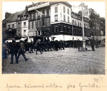Amiens. Enterrement militaire. Place Gambetta - Fonds Berthelé - 49Fi1871-25