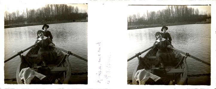 Amiens. en canot. Mlle Cornu - Fonds Berthelé - 49Fi179