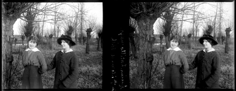 Amiens. Hortillonnages. J. Cornu et Edith - Fonds Berthelé - 49Fi231