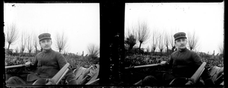 Amiens. Hortillonnage. RB en canot - Fonds Berthelé - 49Fi973