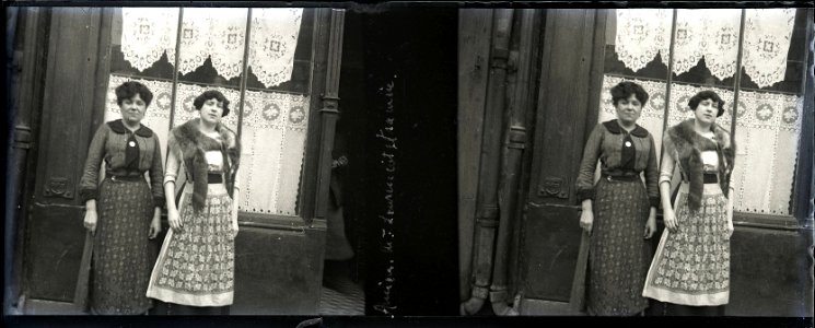 Amiens. Mme Laurençôt et sa mère - Fonds Berthelé - 49Fi184