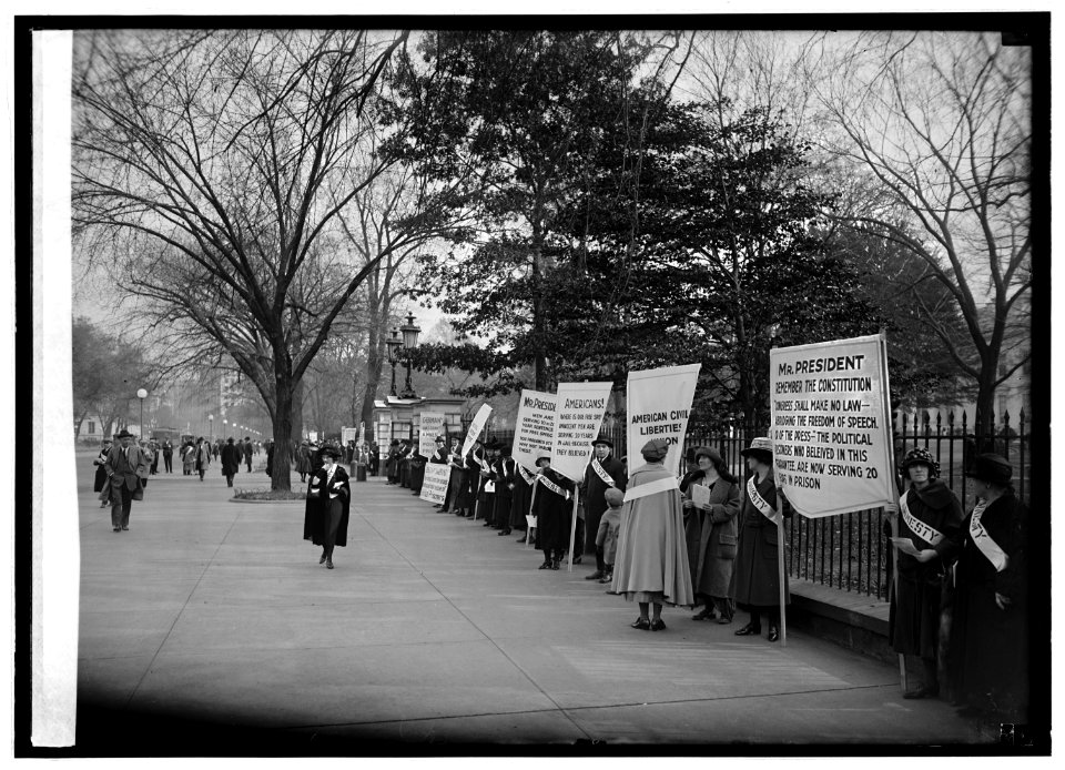Amnesty pickets, 11-11-22 LCCN2016846890