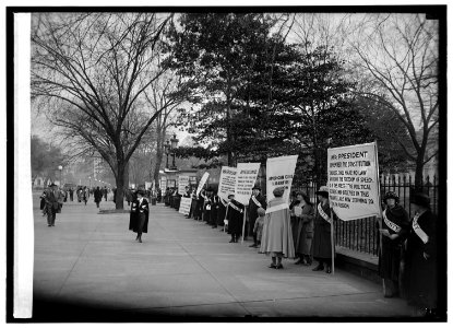 Amnesty pickets, 11-11-22 LCCN2016846890