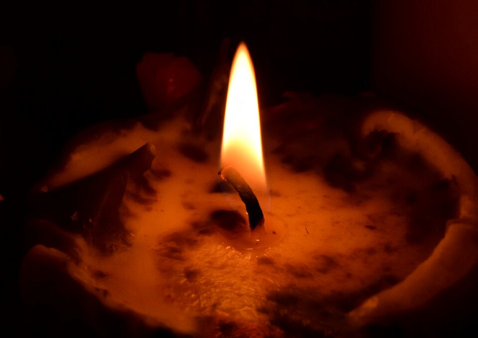 Burn candlelight dark