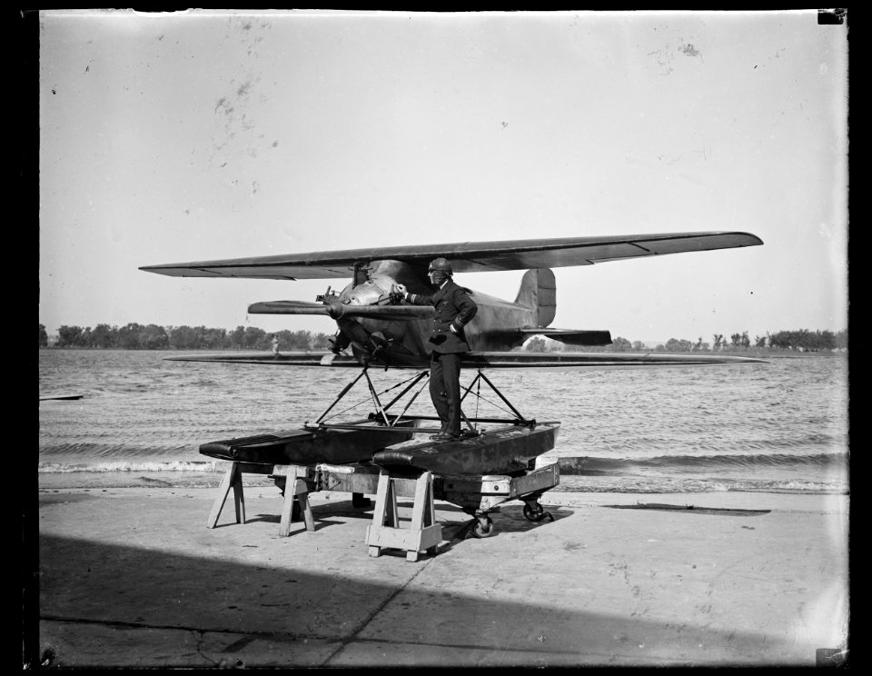 Amphibian aircraft LCCN2016891751