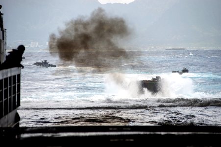 Amphibious assault vehicles depart USS Anchorage 140408-N-KL846-030
