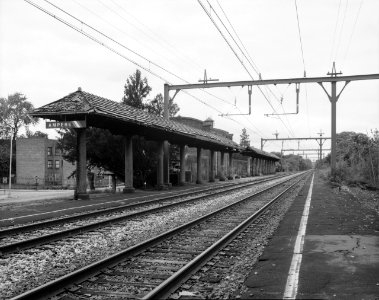 Ampere Station station view photo