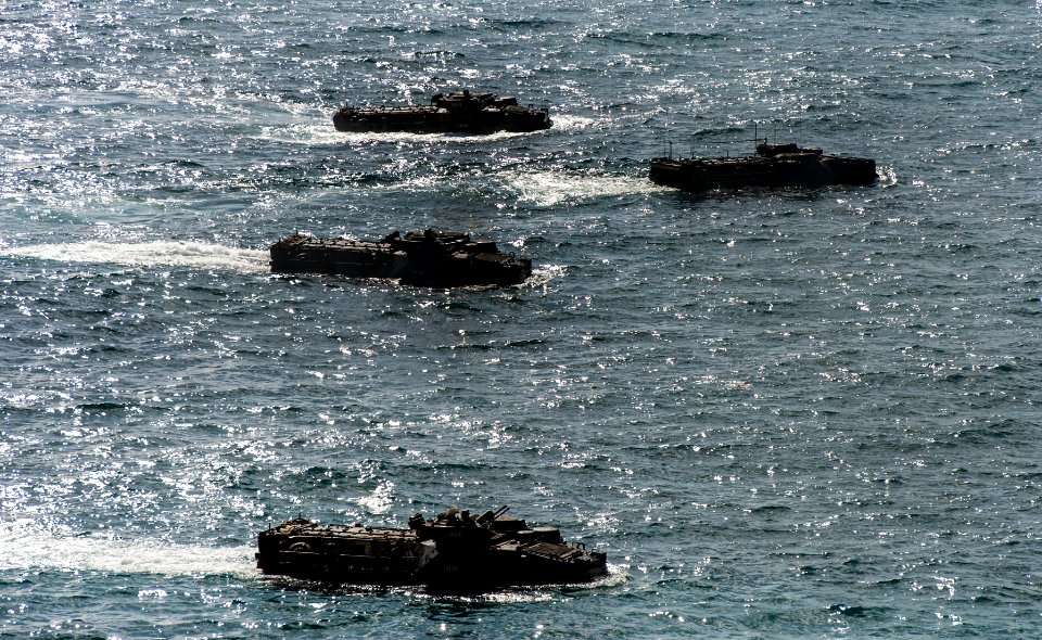 Amphibious assault, RIMPAC 2014 140729-N-GO855-108