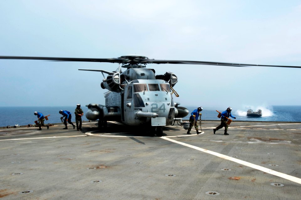 Amphibious Landing Exercise 2015 141005-N-UD469-166