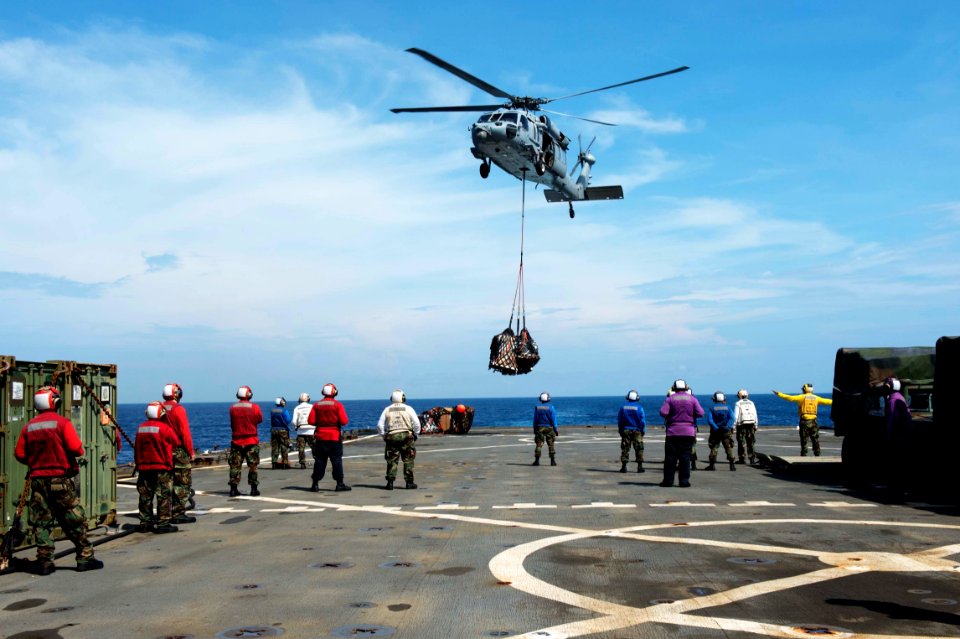 Amphibious Landing Exercise 2015 141006-N-UD469-035
